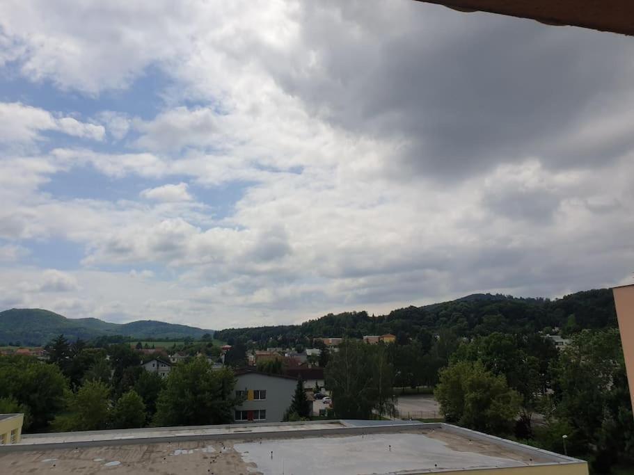 Mezonetovy Apartman V Centre Novej Dubnice Ilava Esterno foto